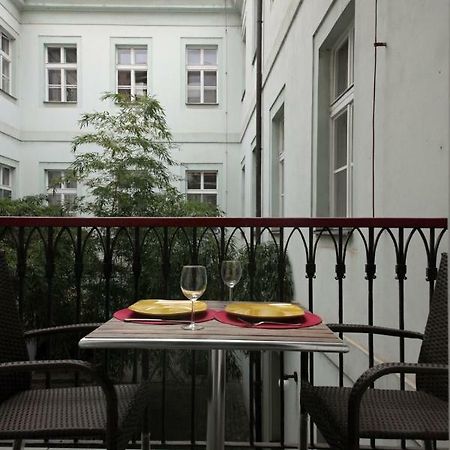 Quiet Apartment With Balcony Charles Bridge Praag Buitenkant foto