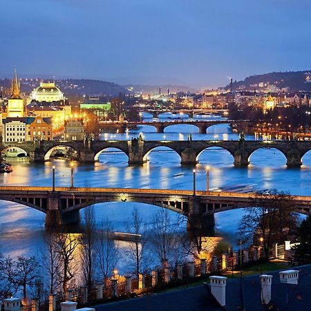 Quiet Apartment With Balcony Charles Bridge Praag Buitenkant foto