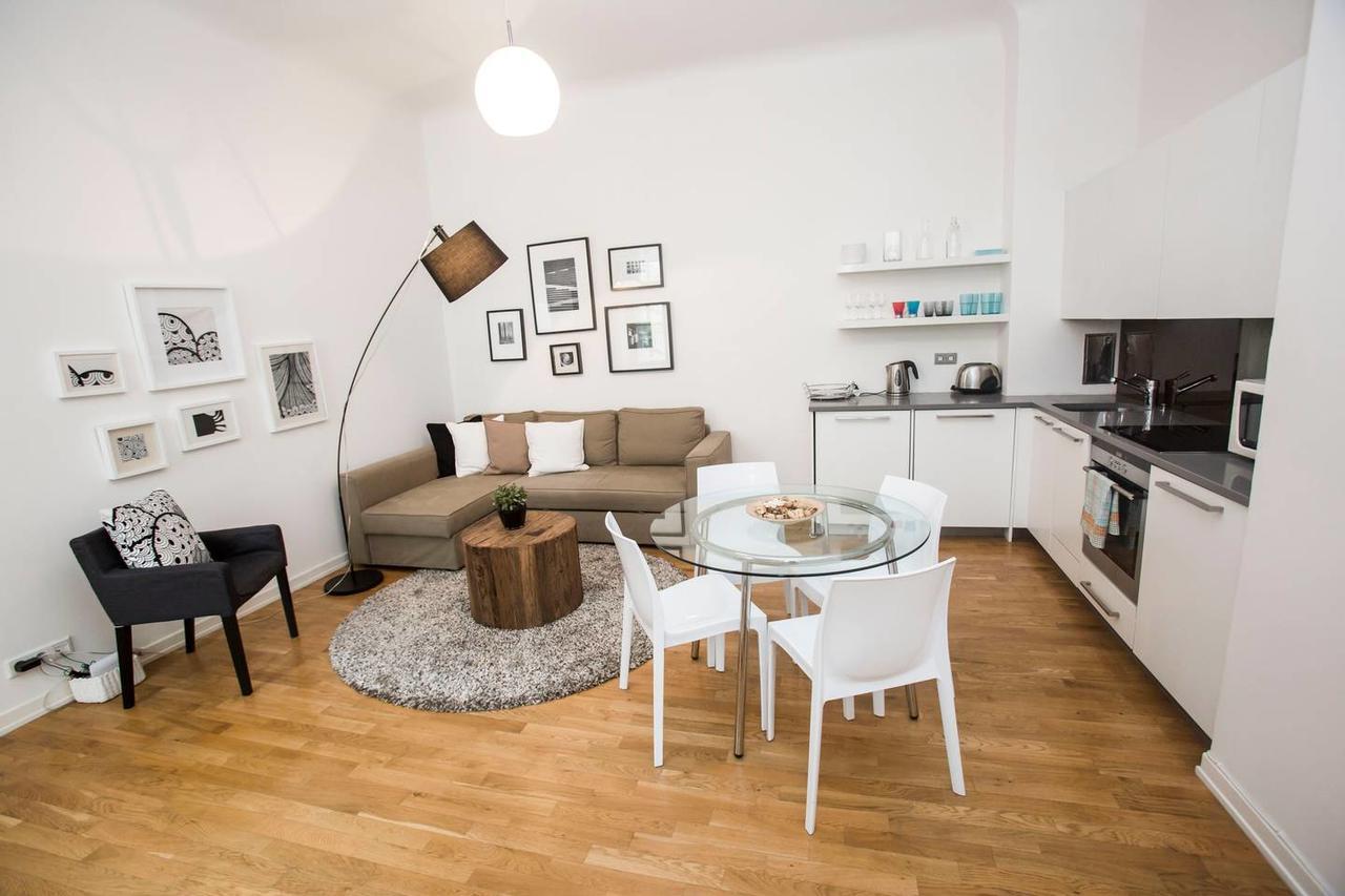 Quiet Apartment With Balcony Charles Bridge Praag Buitenkant foto