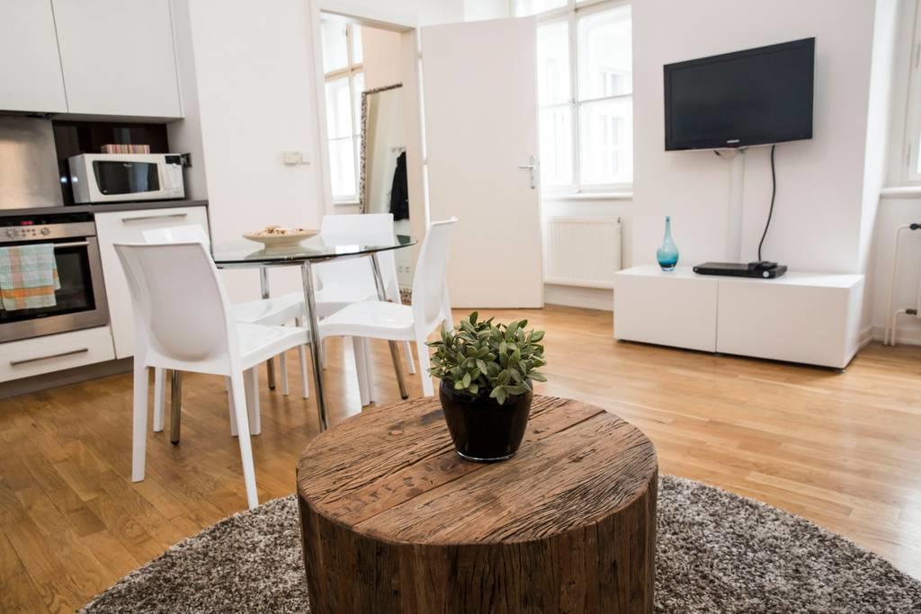 Quiet Apartment With Balcony Charles Bridge Praag Buitenkant foto