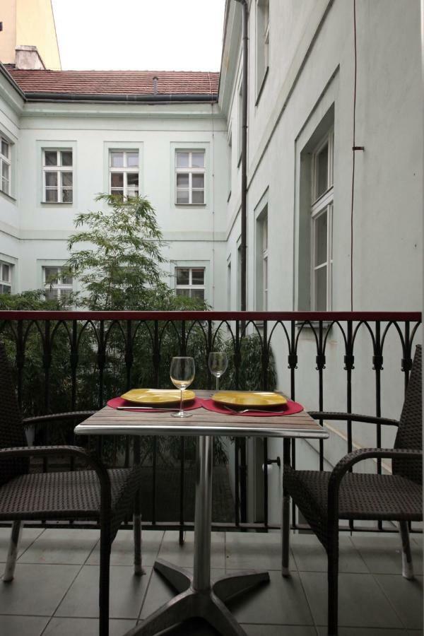 Quiet Apartment With Balcony Charles Bridge Praag Buitenkant foto
