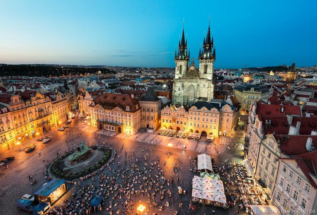 Quiet Apartment With Balcony Charles Bridge Praag Buitenkant foto