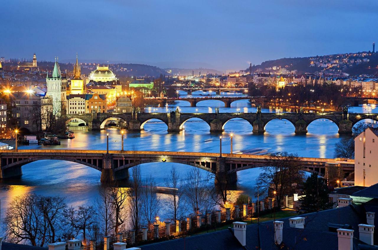 Quiet Apartment With Balcony Charles Bridge Praag Buitenkant foto